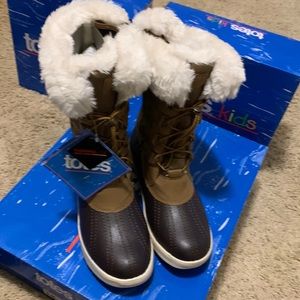 New totes kids boots, size 3, medium   $35.